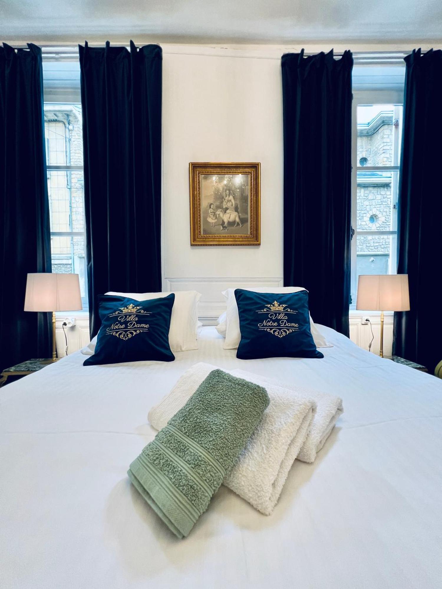 La Suite De Notre Dame Au Pied Du Chateau Fort Sedan Exterior foto